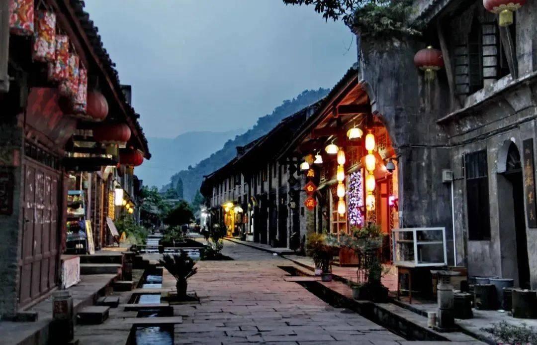 多位乐迷吐槽大理一音乐节“459元看大屏幕”，文旅局：距离远因安全需要
